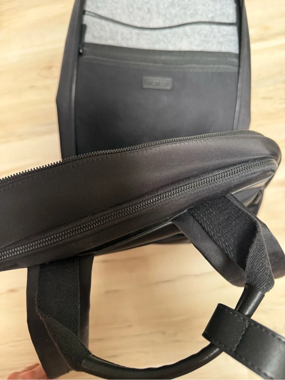 Monos sleek black
